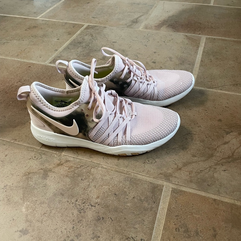 Pink Nike tennis shoes size 7